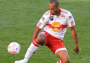 Thierry Henry (Fonte: Crashandspin, Wikipedia)