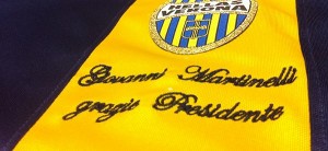 Maglia commemorativa dell'Hellas Verona - Fonte www.hellasverona.it