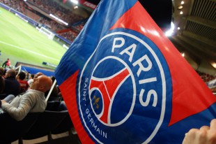 Una bandiera del PSG. Fonte: Philippe Agnifili (flickr.com)