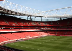 Fonte: Emirates Stadium, Nazmi Amin-Tai - Wikipedia