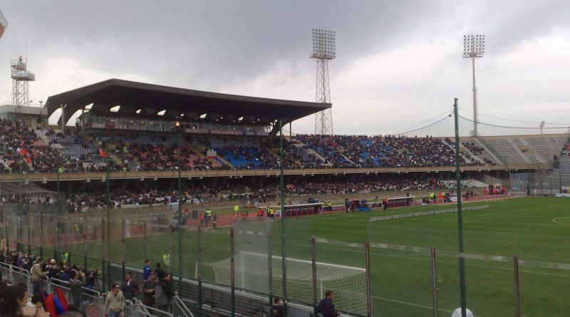 Stadio Sant'Elia di Cagliari - Fonte: Gigidelneri (Wikipedia)