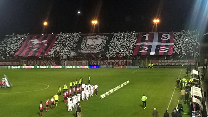 Curva Sud Crotone - Fonte: Giovannikr92 (Wikipedia)