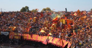 Fiorentina-Lecce 1-0, le pagelle dei giallorossi: Gonzalez il migliore Stadio Via del Mare di Lecce di RicciSpeziari, Wikipedia