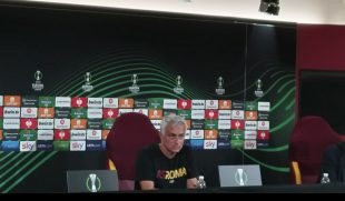 Mourinho in conferenza a Trigoria